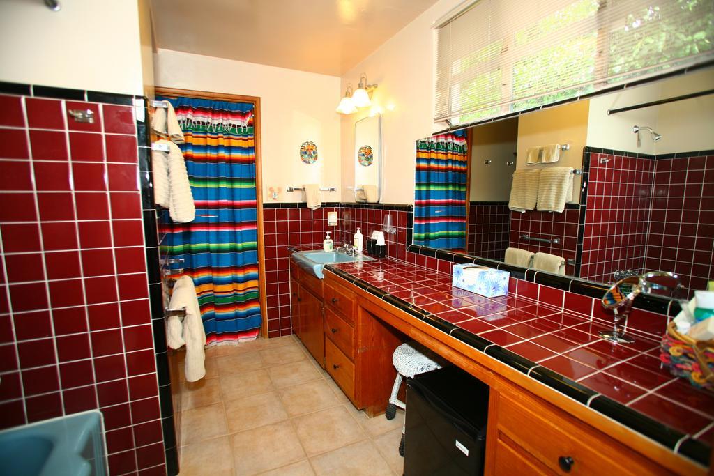 Sam Hughes Inn B&B Тусон Стая снимка