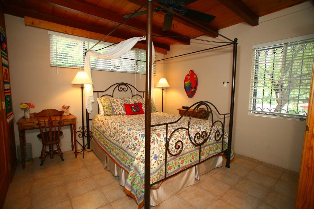 Sam Hughes Inn B&B Тусон Стая снимка